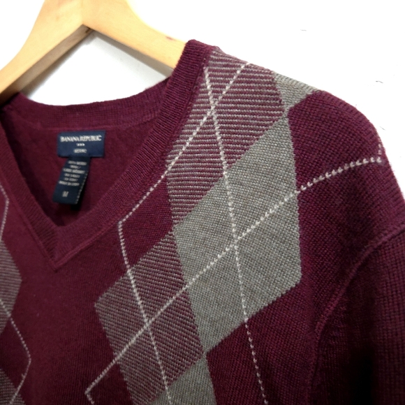 Banana Republic | V-Neck Burgundy Argyle Sweater 100% merino wool - Picture 4 of 8